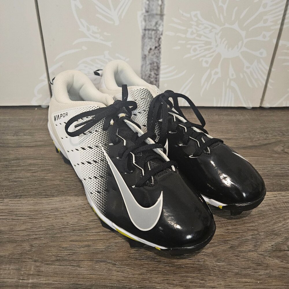 Nike Vapor Untouchable Shark 3 8.5 White Black Football Cleats 917168-111